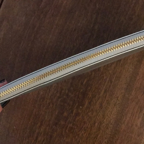 ❌SOLD❌ NWT: Metallic silver clutch “All that Glitters” - Picture 4 of 4